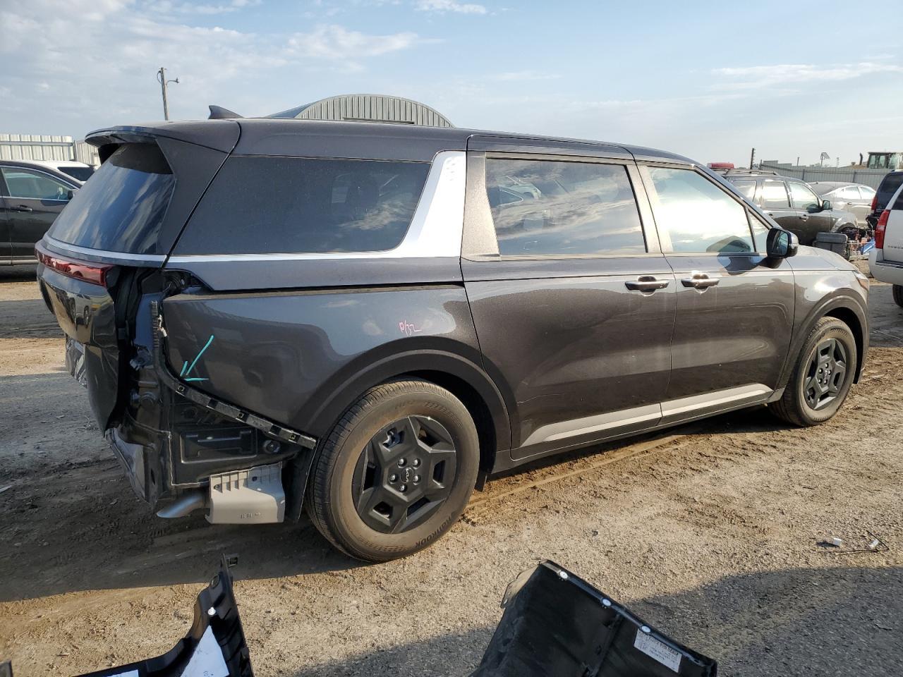 2025 Kia Carnival Lx - Image 3