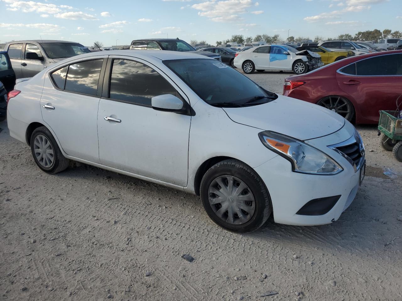 2019 Nissan Versa S - Фото 4