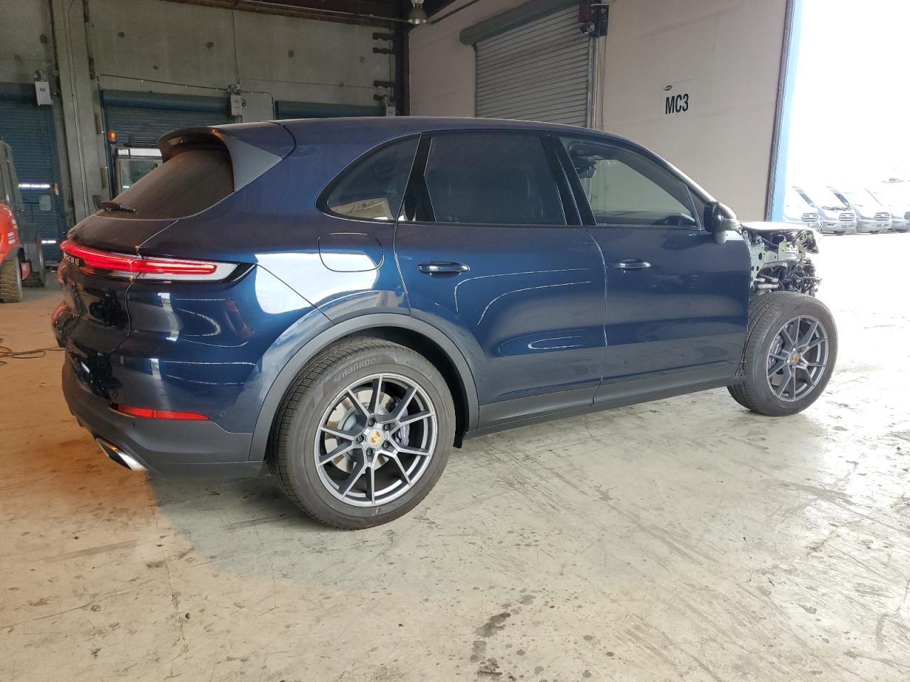 2024 Porsche Cayenne - Image 3