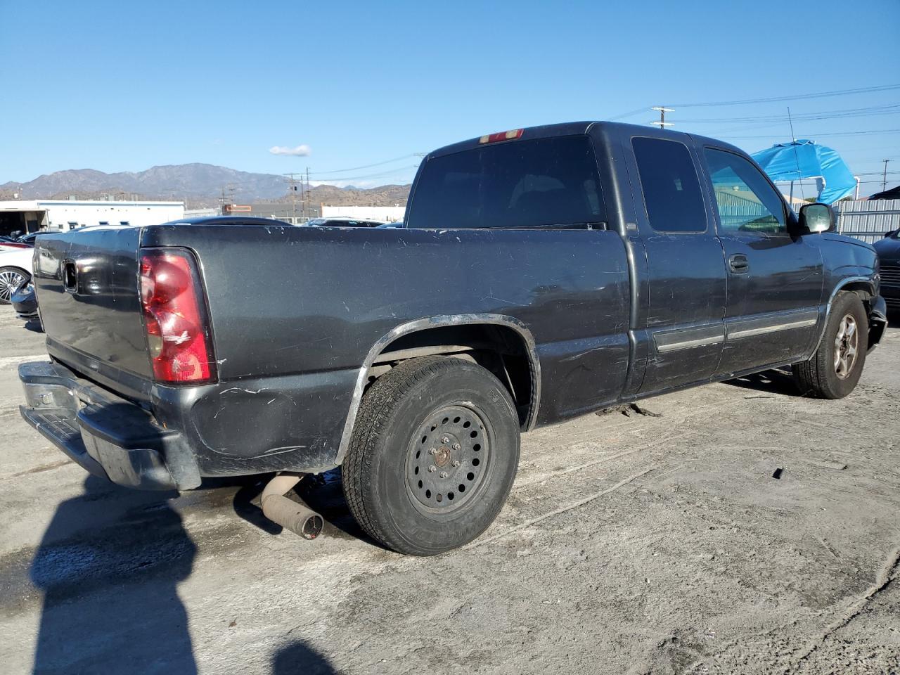 2004 Chevrolet Silverado C1500 - Image 3