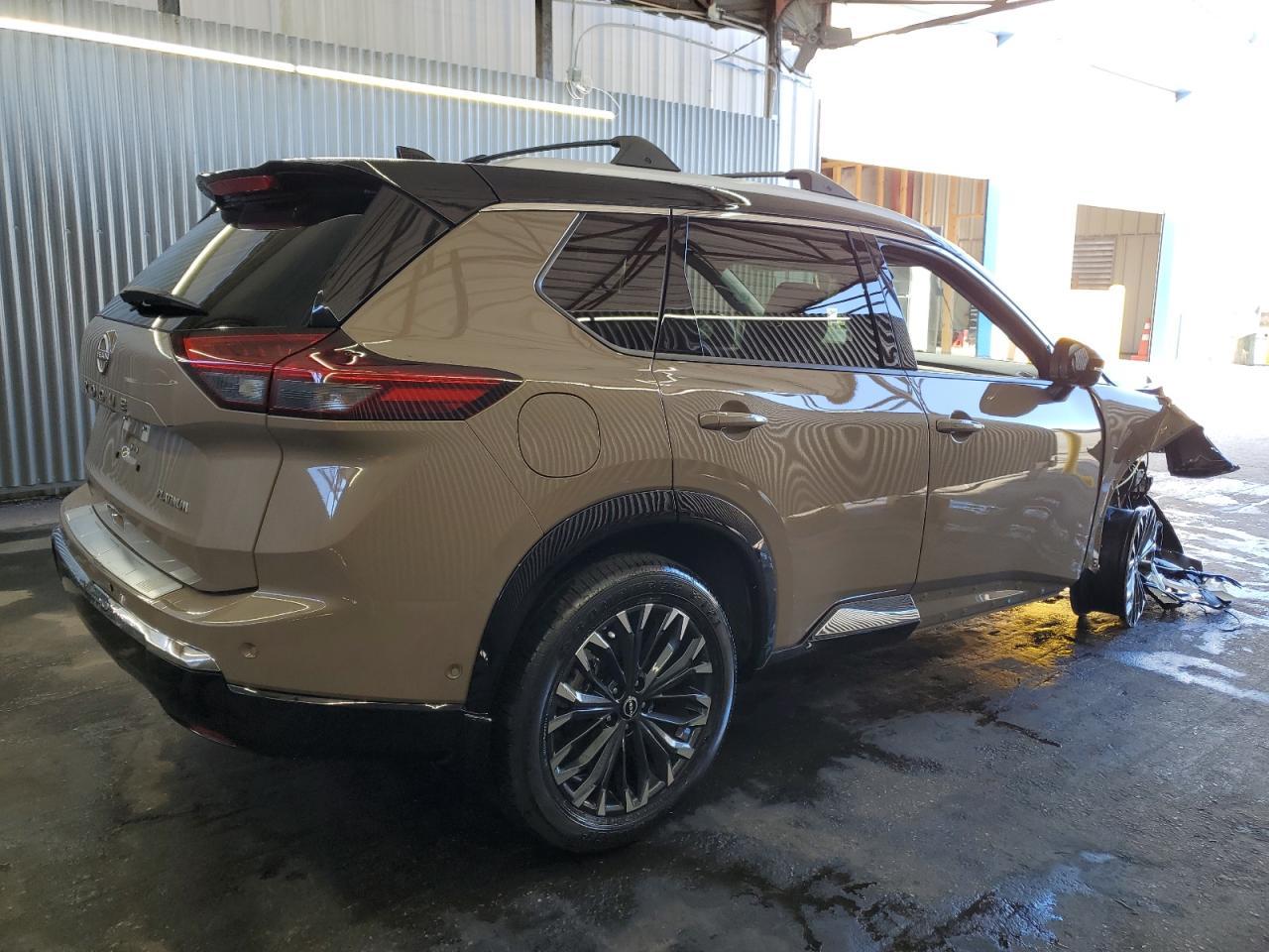 2025 Nissan Rogue Platinum - Фото 3