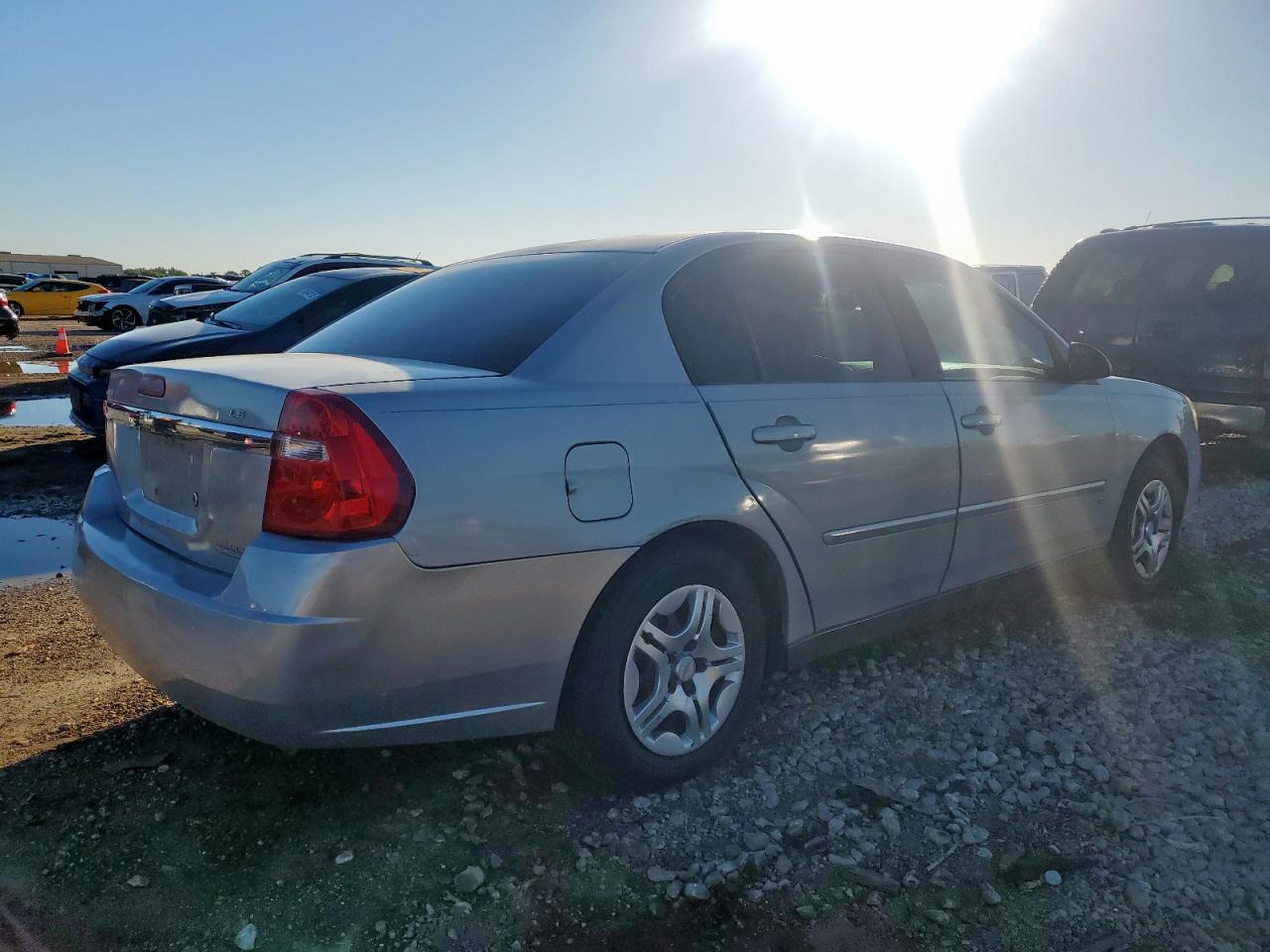 2007 Chevrolet Malibu Ls - Image 3