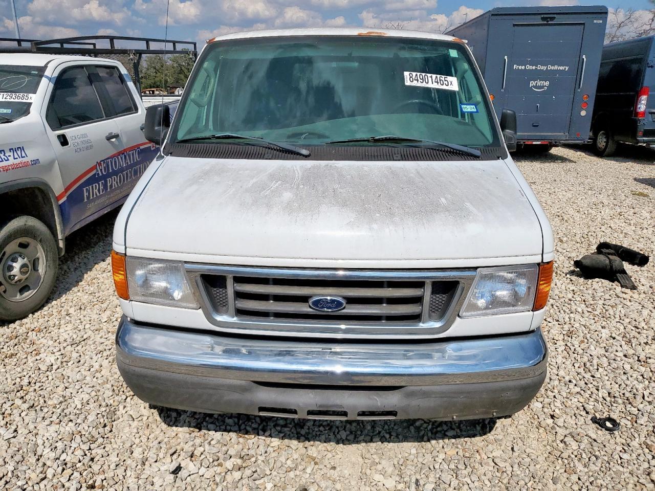 2007 Ford Econoline E350 Super Duty Wagon - Image 5