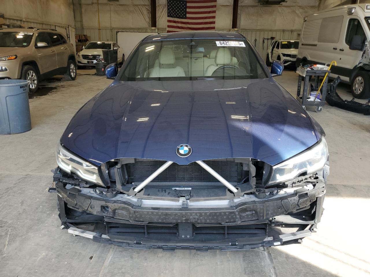 2021 BMW 330Xi - Фото 5