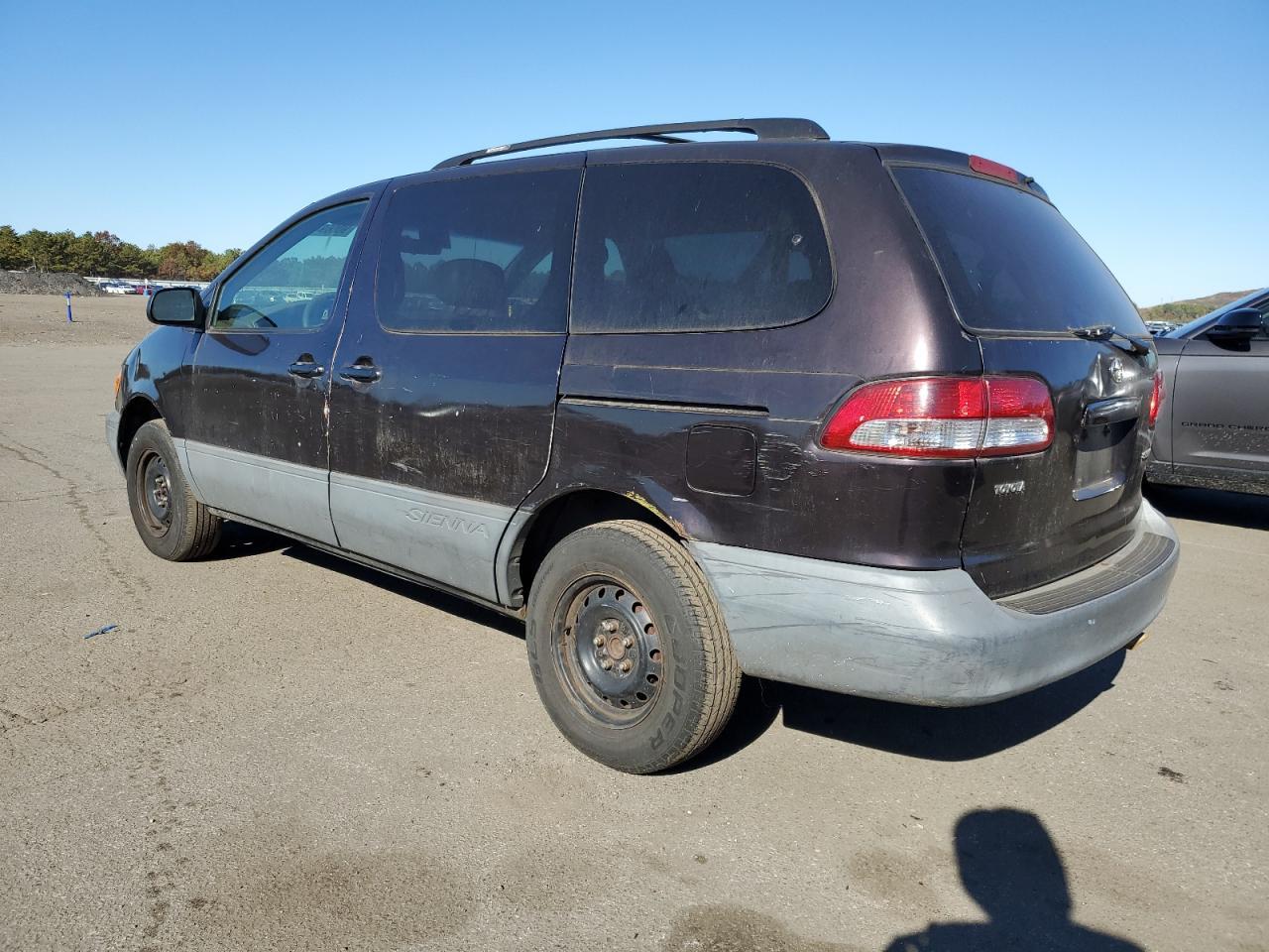 2003 Toyota Sienna Le - Image 2