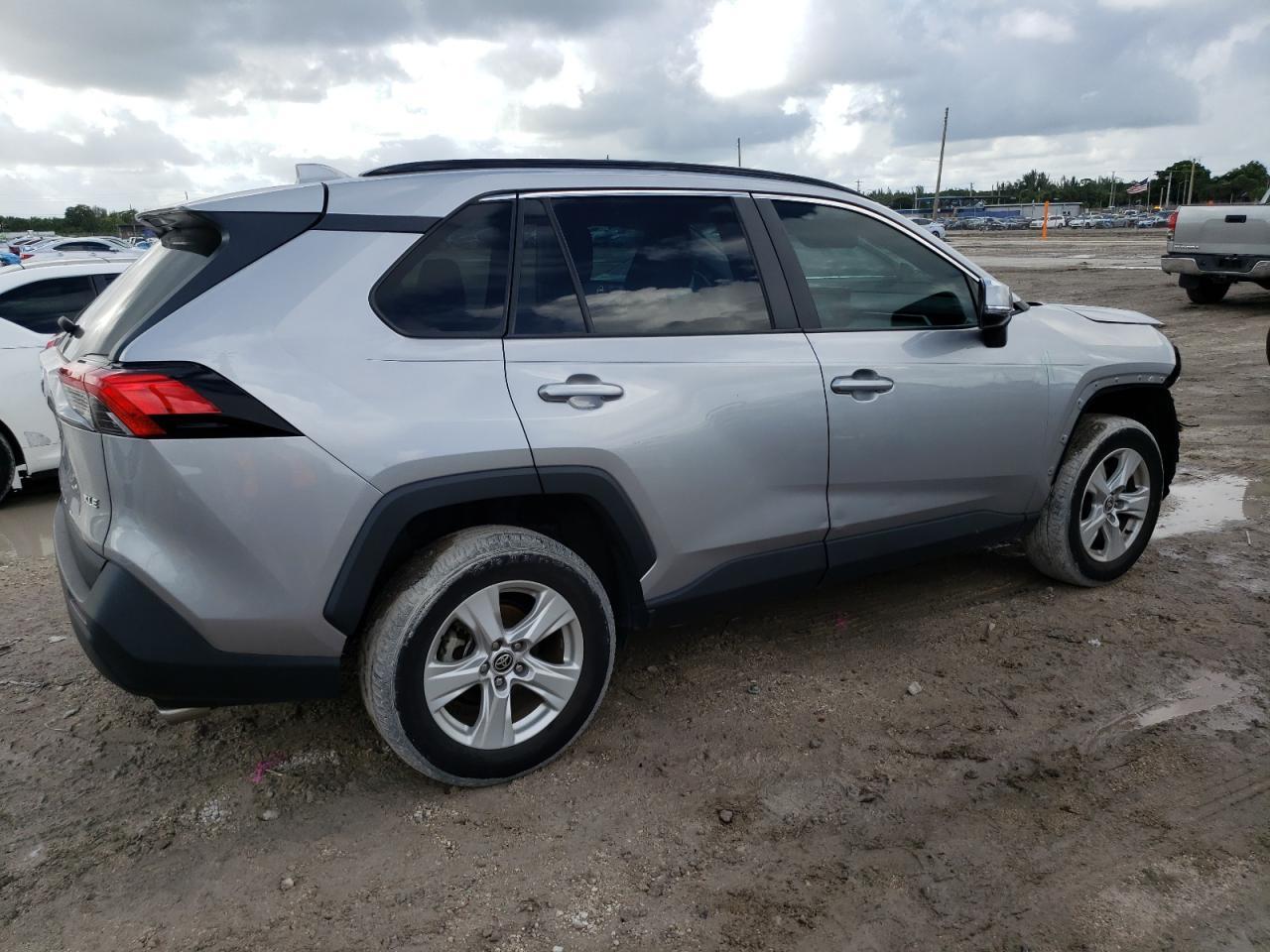 2021 Toyota Rav4 Xle - Фото 3