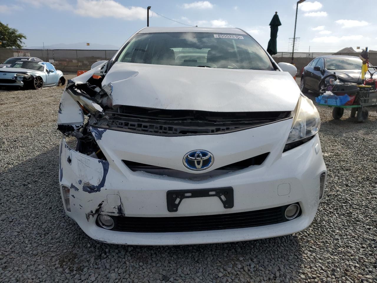 2014 Toyota Prius V - Image 5