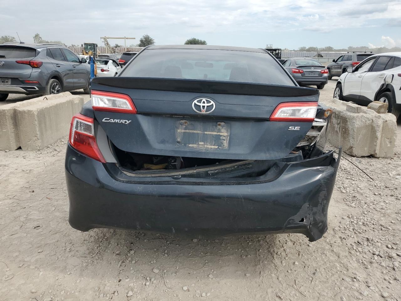2014 Toyota Camry L - Фото 6