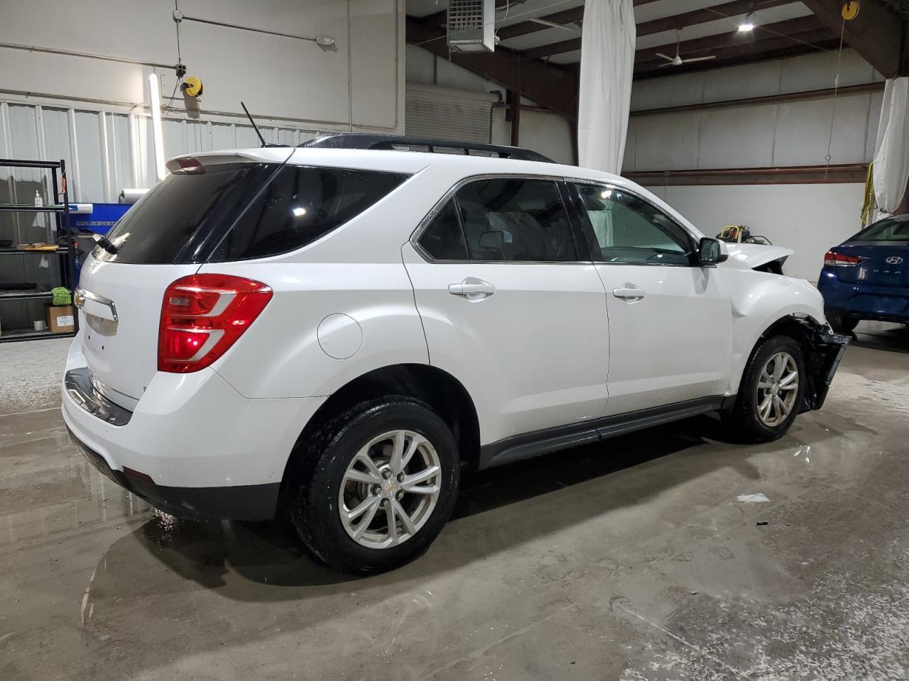 2017 Chevrolet Equinox Lt - Image 3