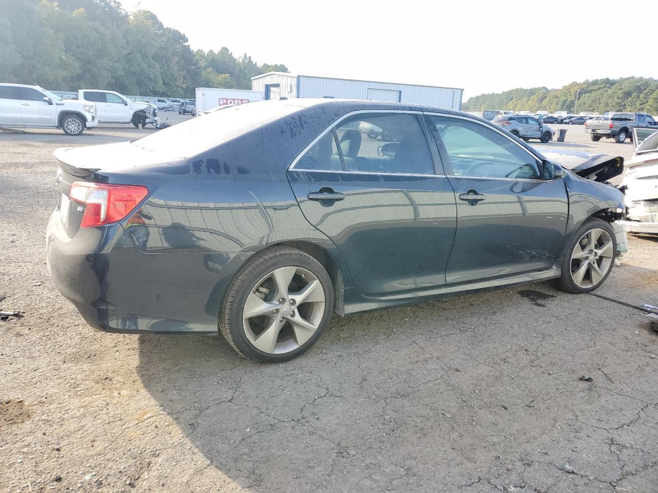 2013 Toyota Camry Se - Фото 3