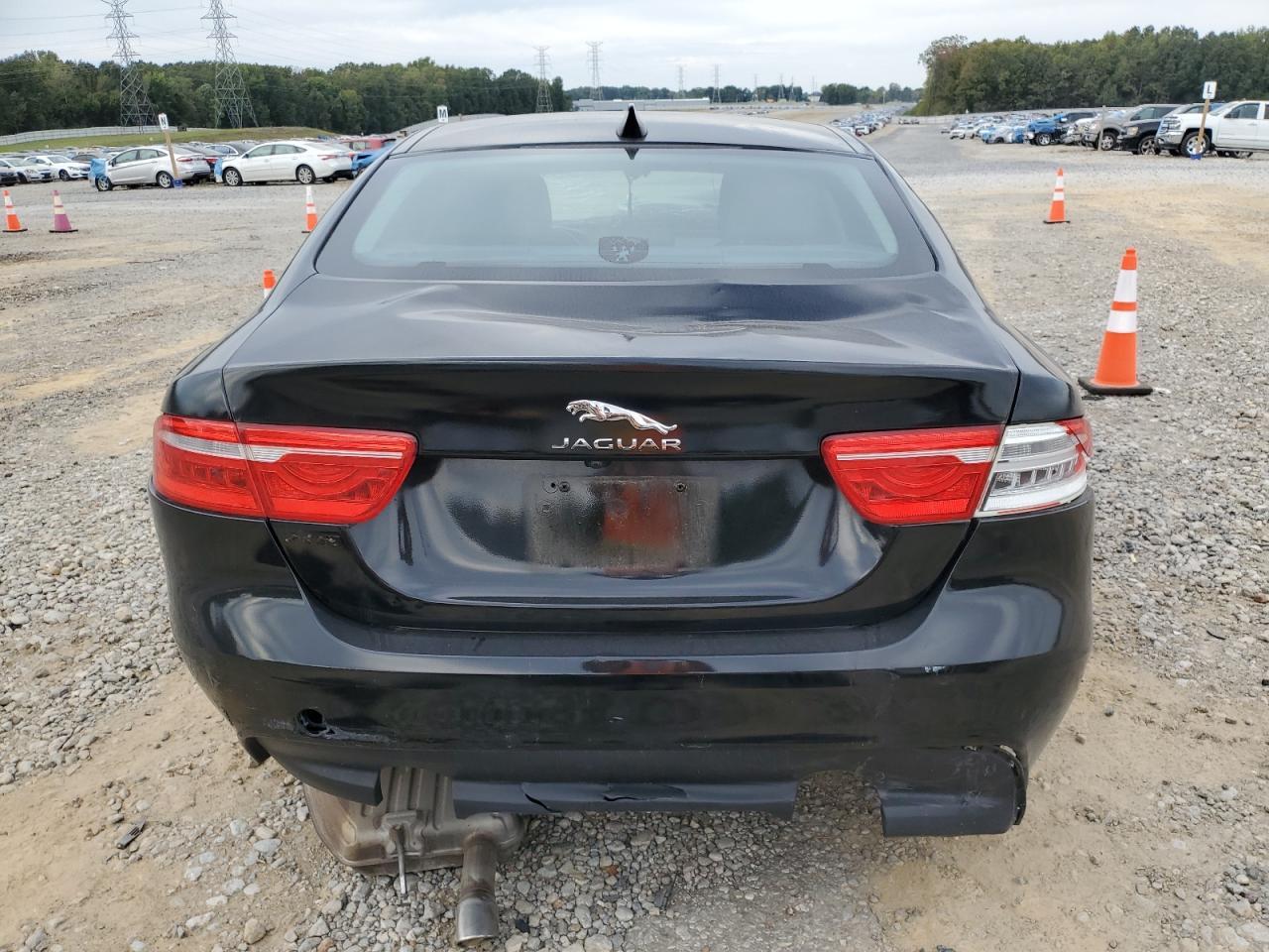 2018 Jaguar Xe - Image 6