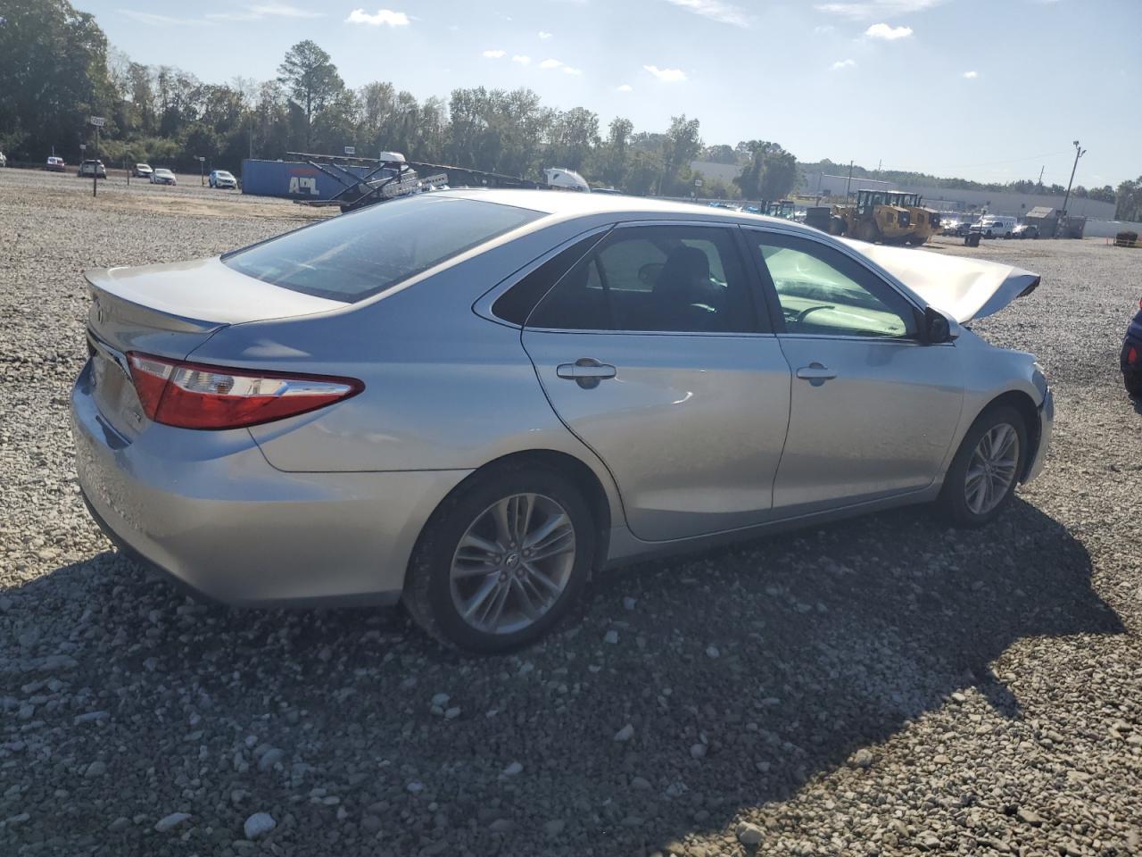 2017 Toyota Camry Le - Фото 3