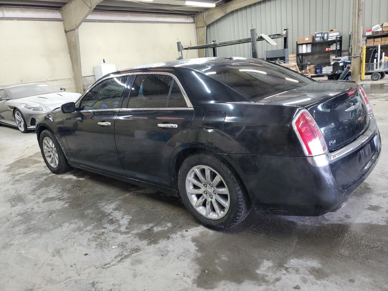 2012 Chrysler 300 Limited - Фото 2