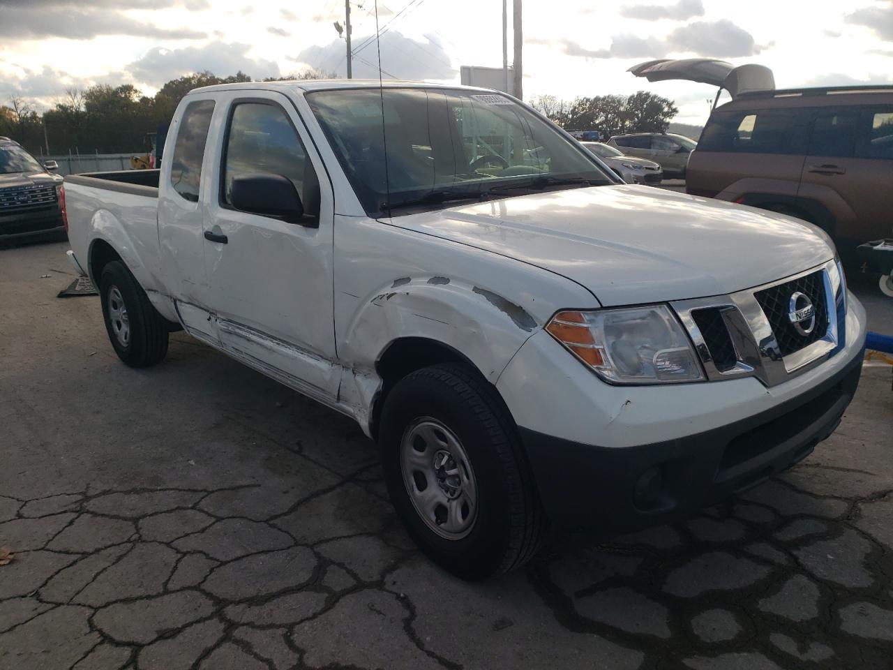 2017 Nissan Frontier S - Image 4