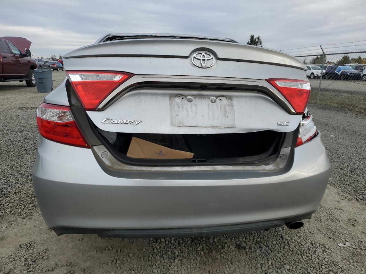 2016 Toyota Camry Le - Фото 6