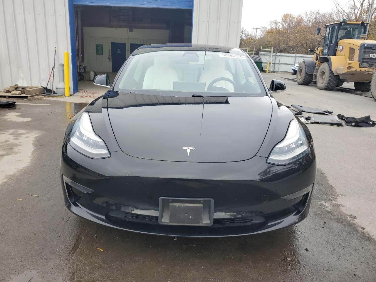 2018 Tesla Model 3 - Фото 5