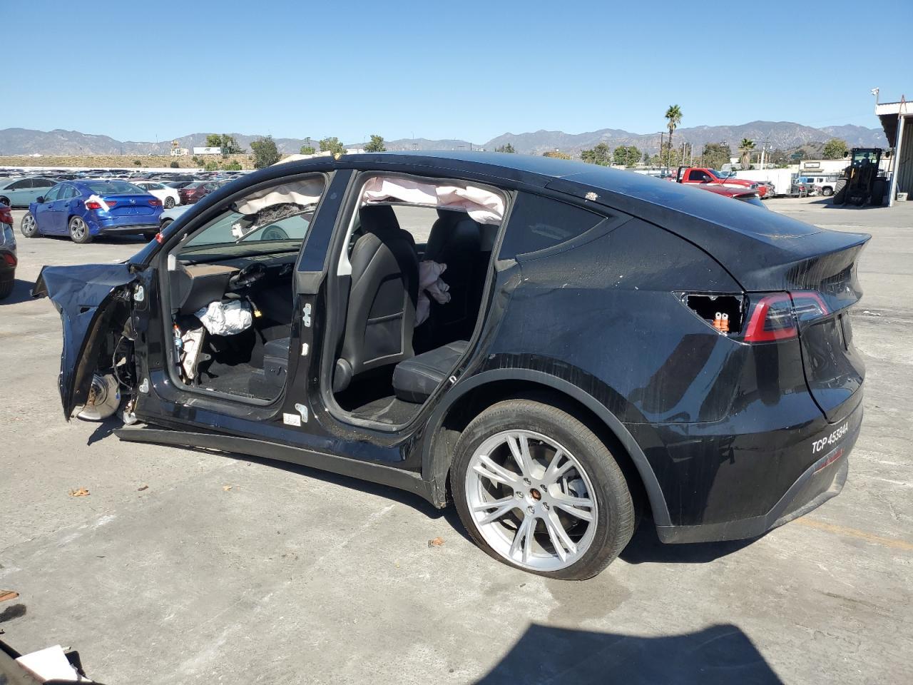 2024 Tesla Y - Фото 2
