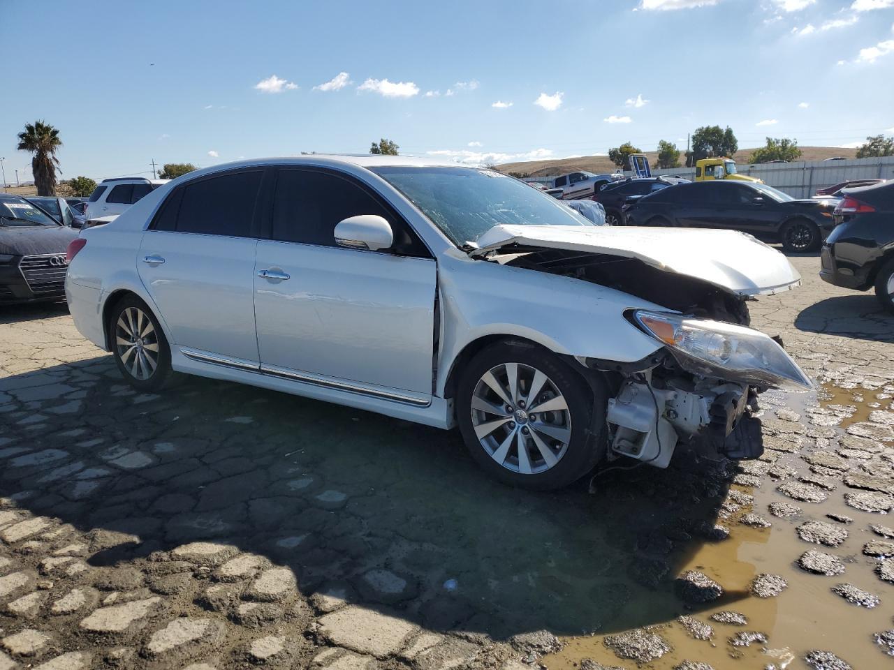 2012 Toyota Avalon Base - Image 4