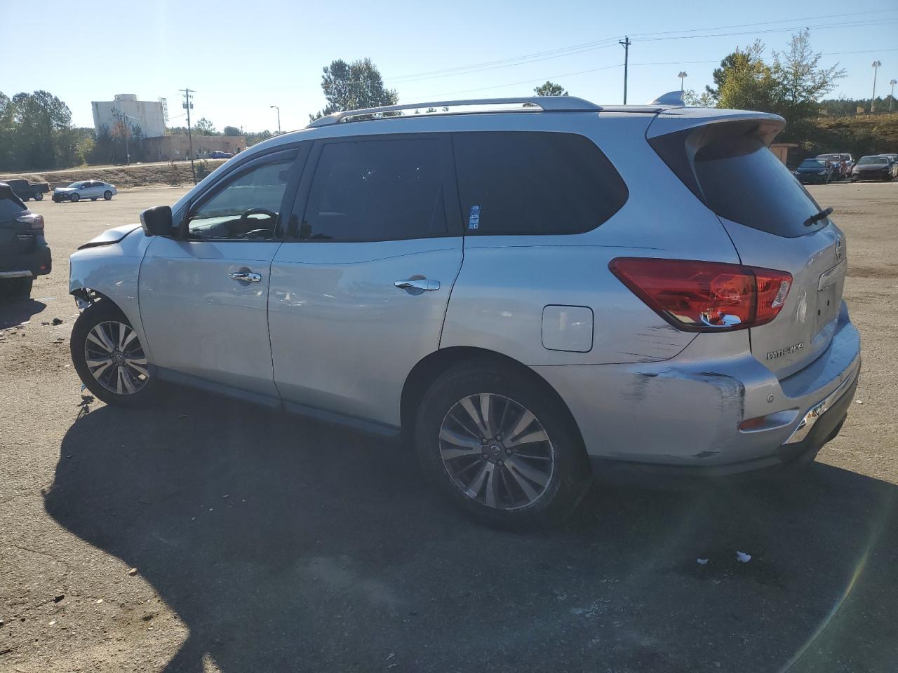 2019 Nissan Pathfinder S - Фото 2