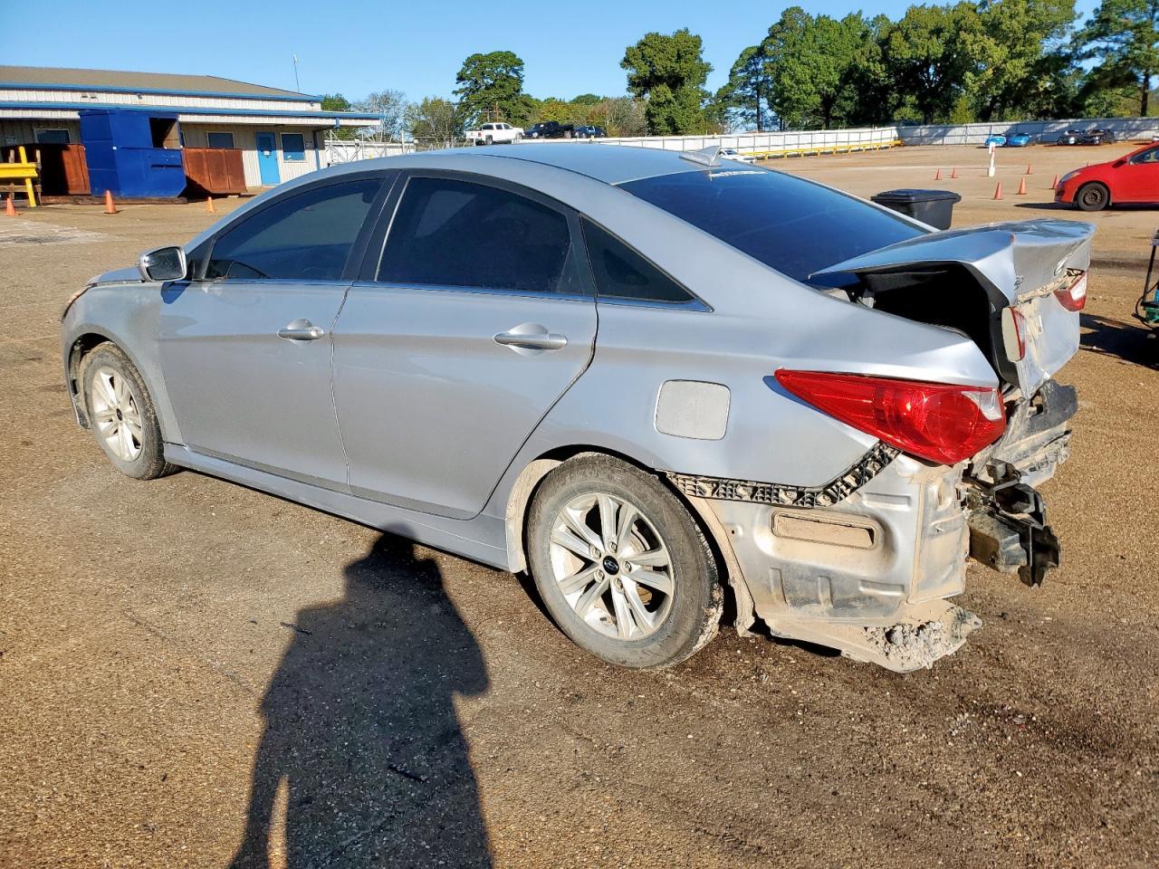 2014 Hyundai Sonata Gls - Image 2
