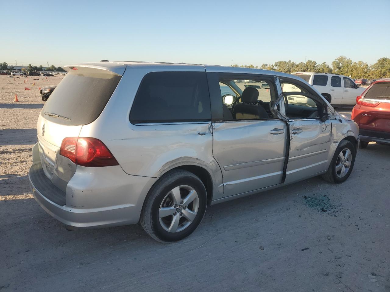 2010 Volkswagen Routan Se - Фото 3