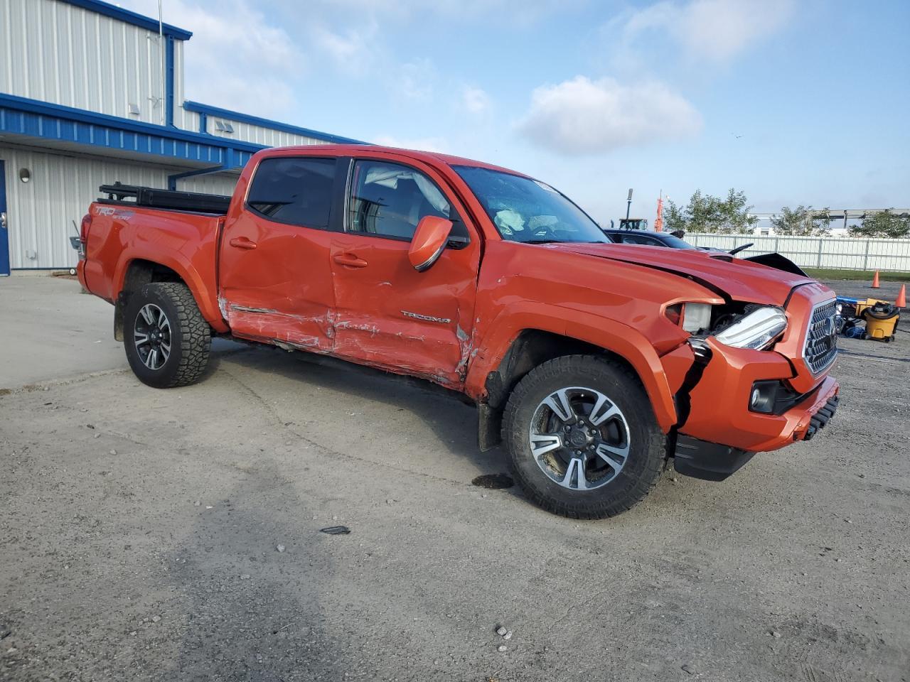 2018 Toyota Tacoma Double Cab - Image 4