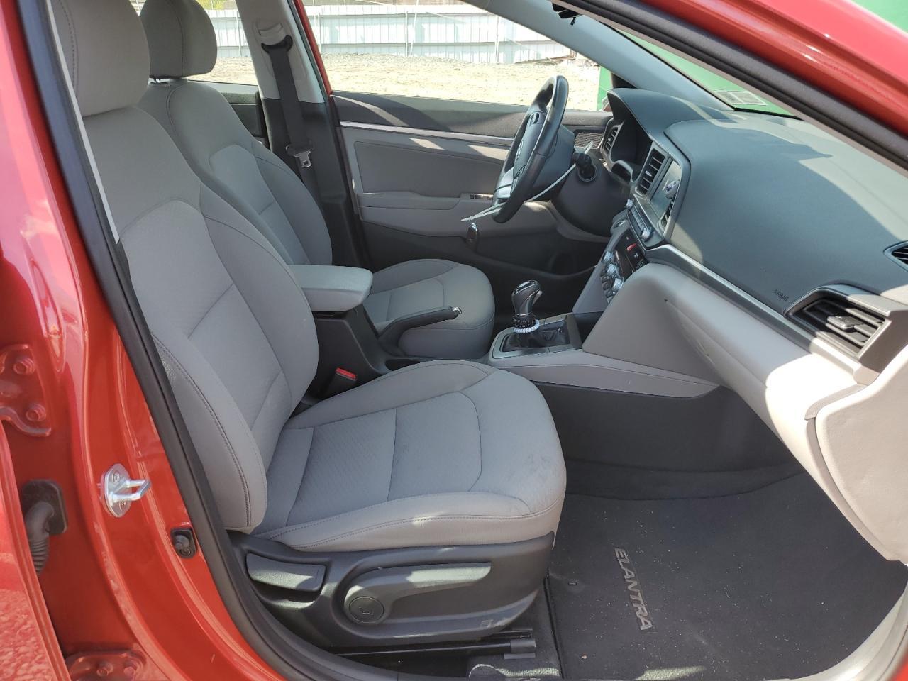 2020 Hyun Elantra 4D - Фото 7