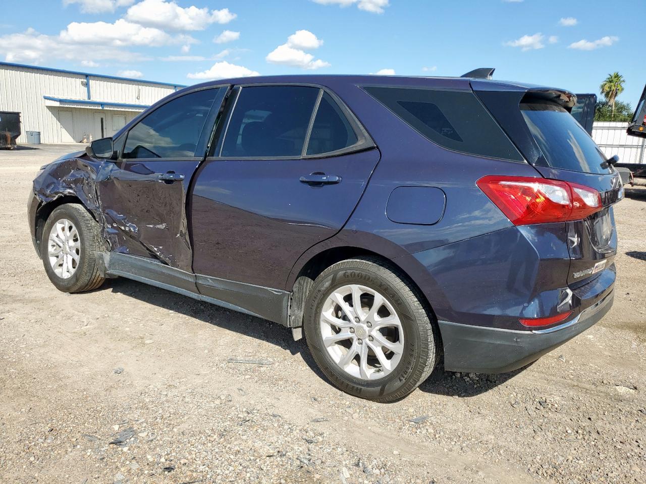2018 Chevrolet Equinox Ls - Фото 2