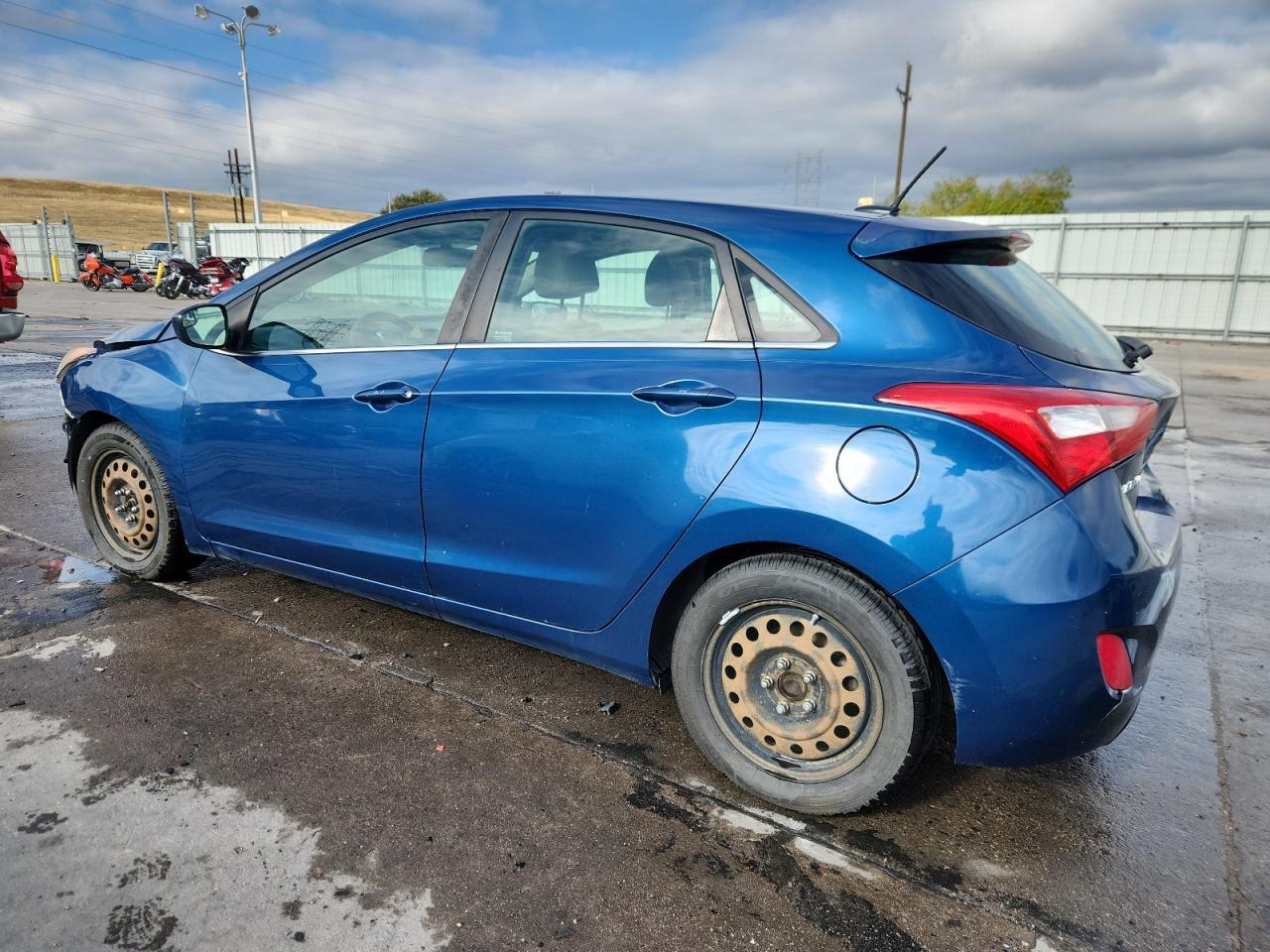2016 Hyundai Elantra Gt Base - Image 2