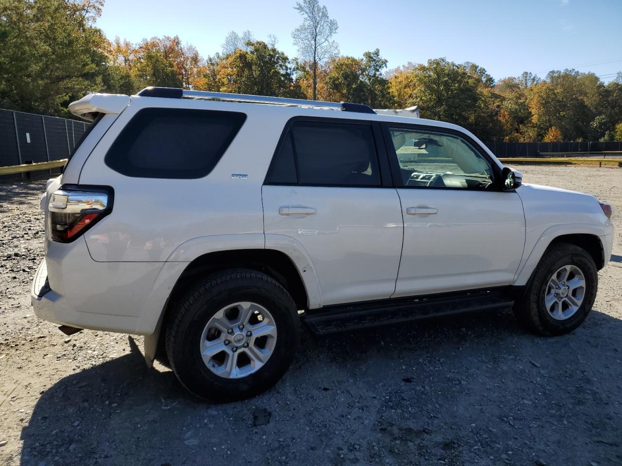 2020 Toyota 4Runner Sr5/Sr5 Premium - Image 3