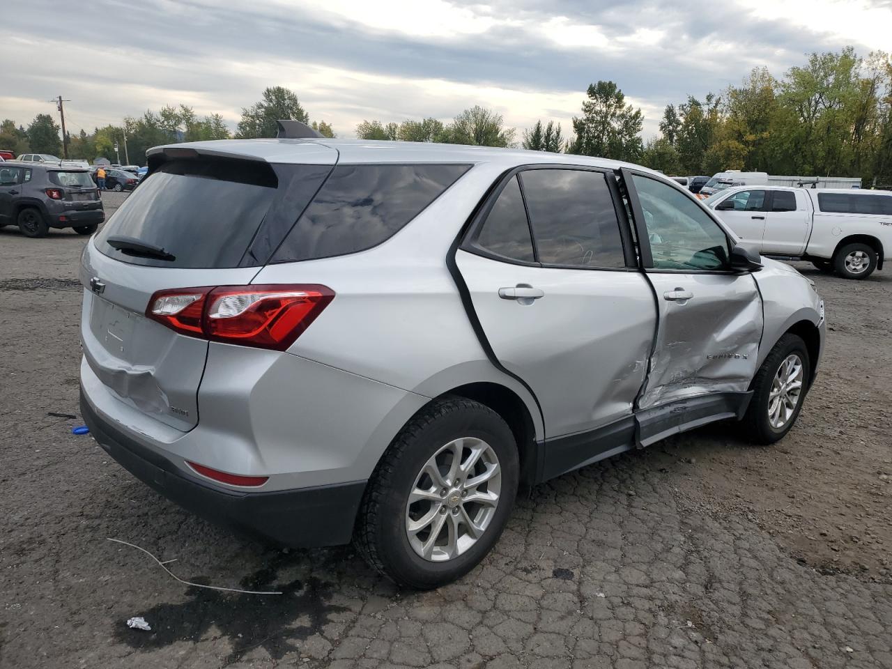 2021 Chevrolet Equinox Ls - Image 3