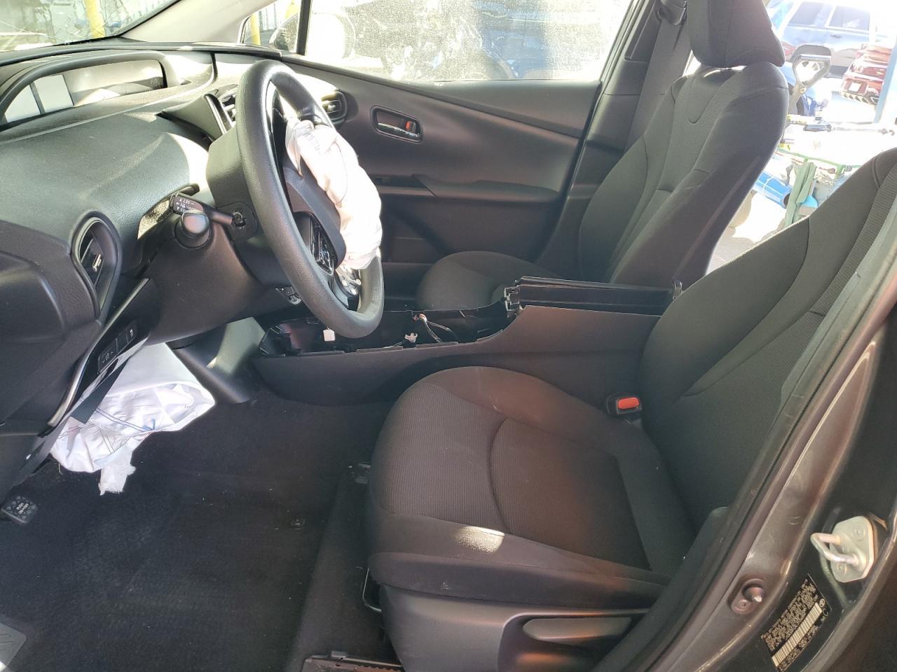 2020 Toyota Prius L - Фото 7