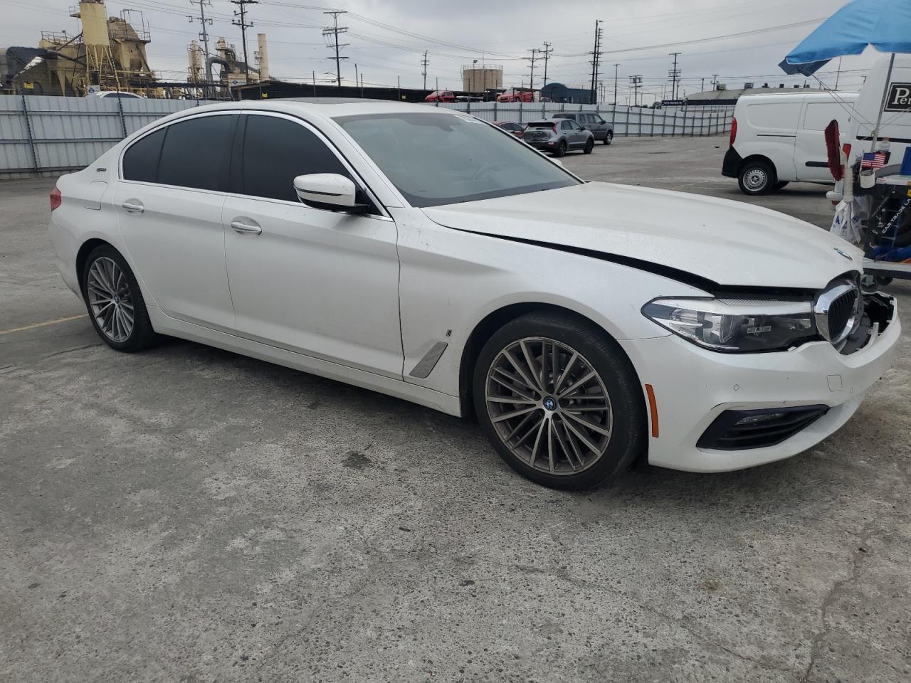 2018 BMW 530E - Image 4