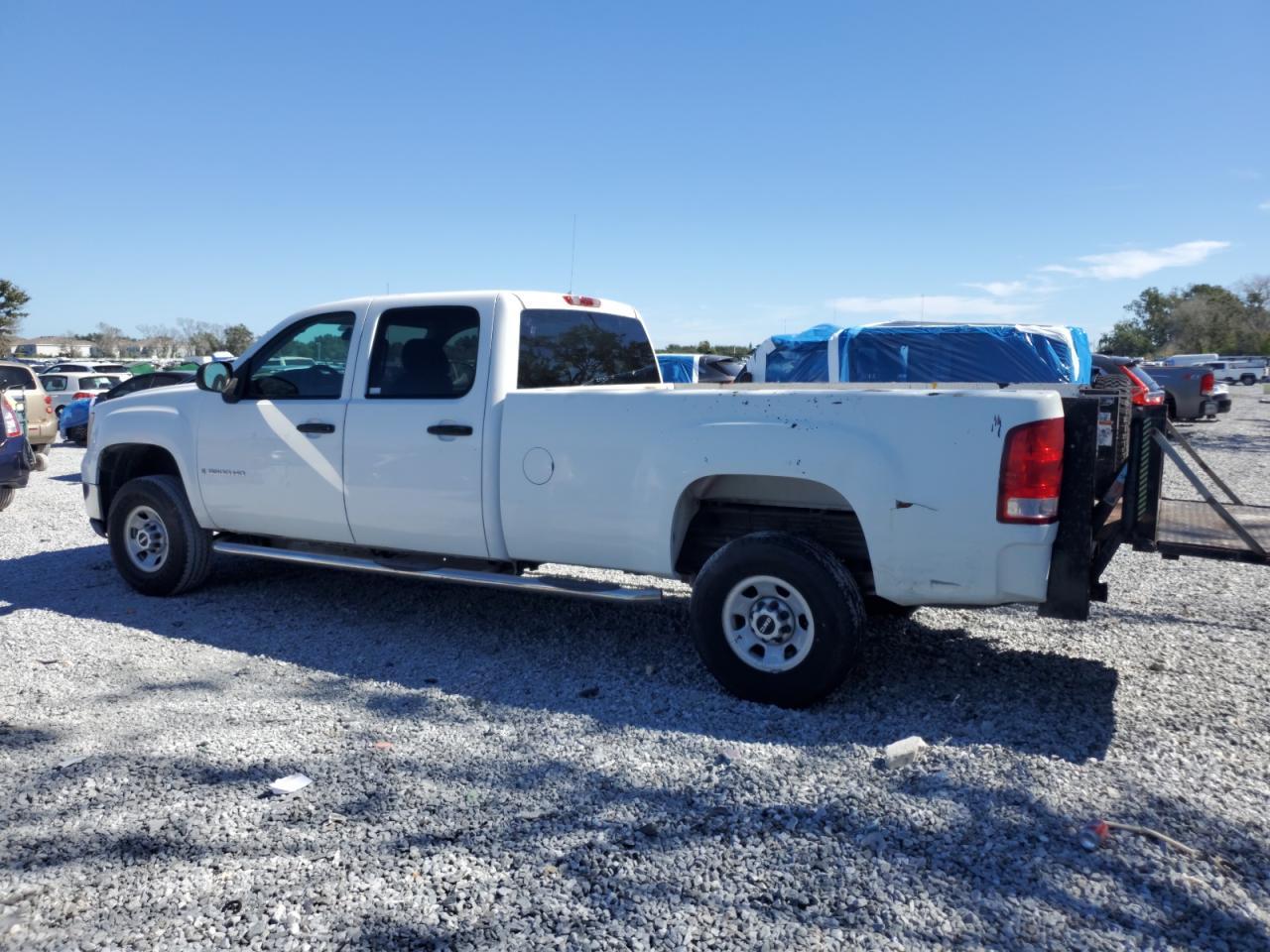 2009 GMC Sierra K3500 - Image 2