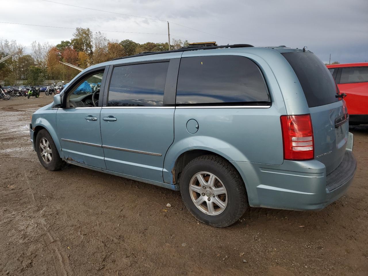 2009 Chrysler Town & Country Touring - Фото 2