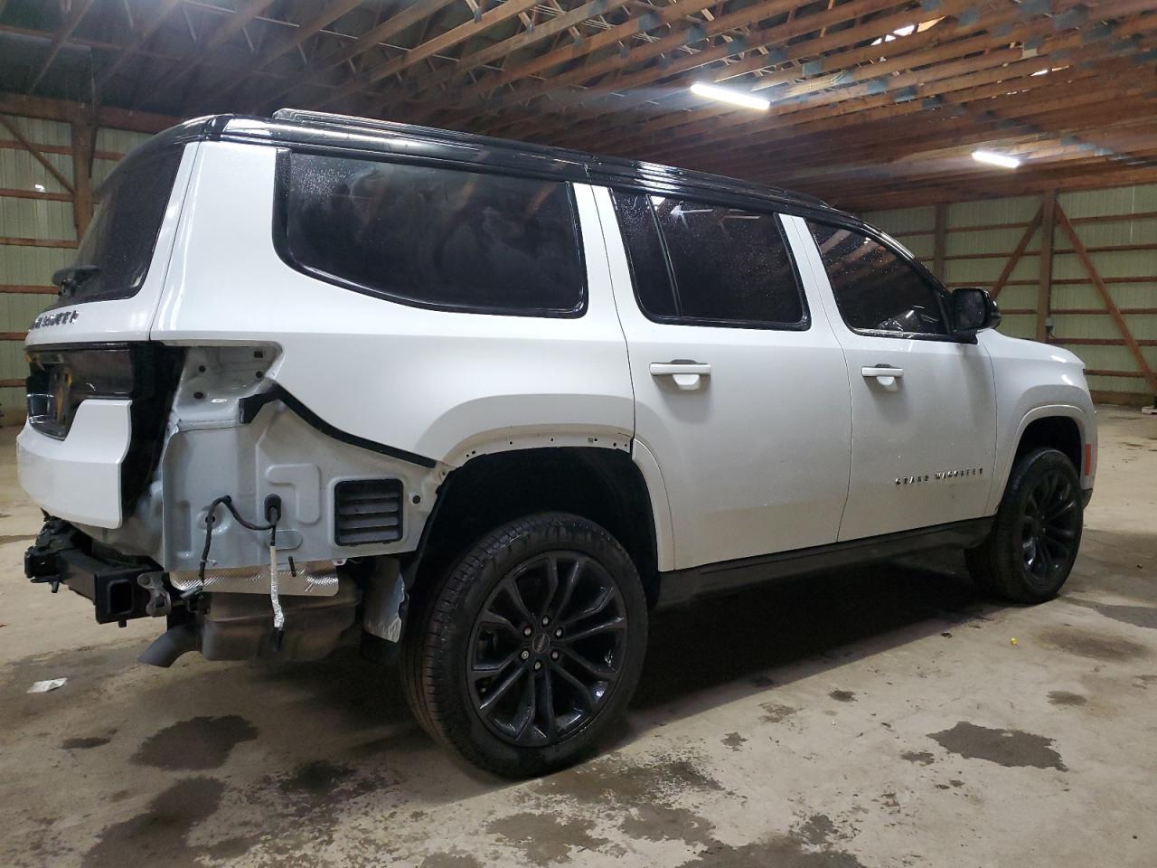 2023 Jeep Grand Wagoneer Series Ii - Image 3