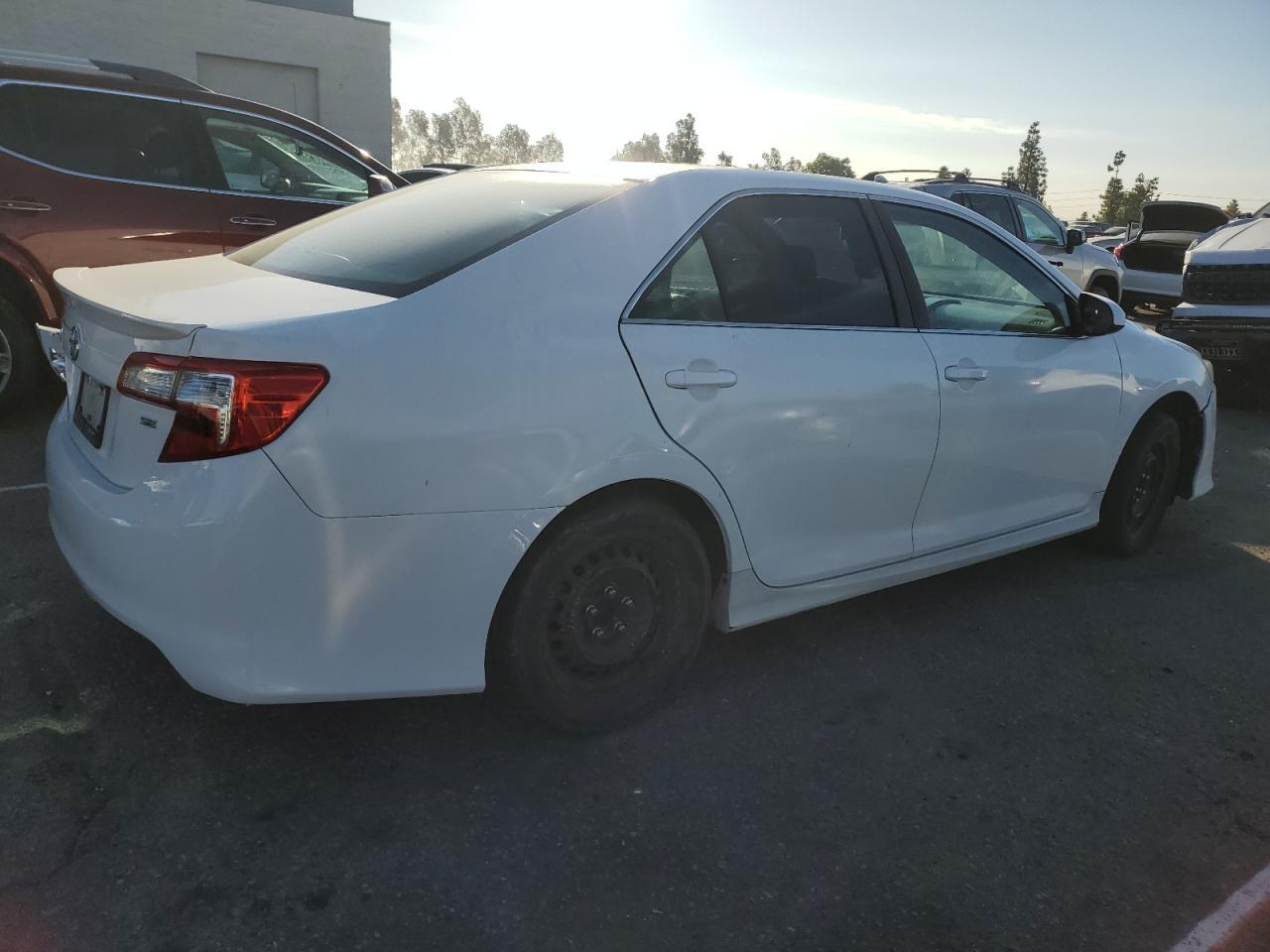 2014 Toyota Camry L - Фото 3