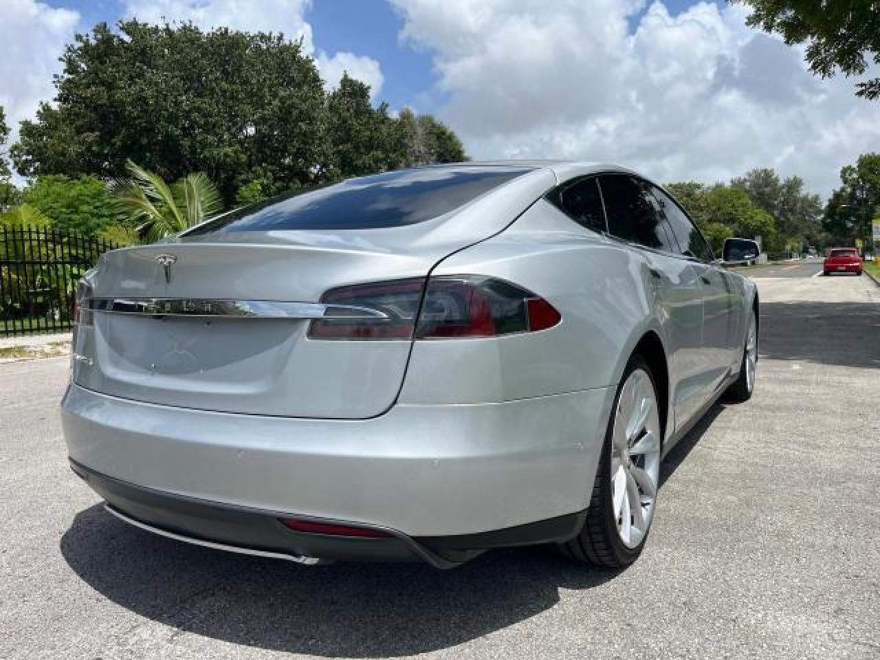 2012 Tesla Model S - Image 3
