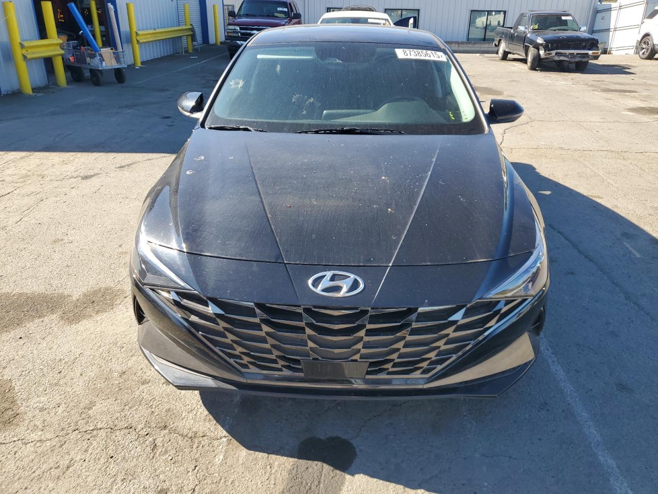 2023 Hyundai Elantra Limited - Image 5