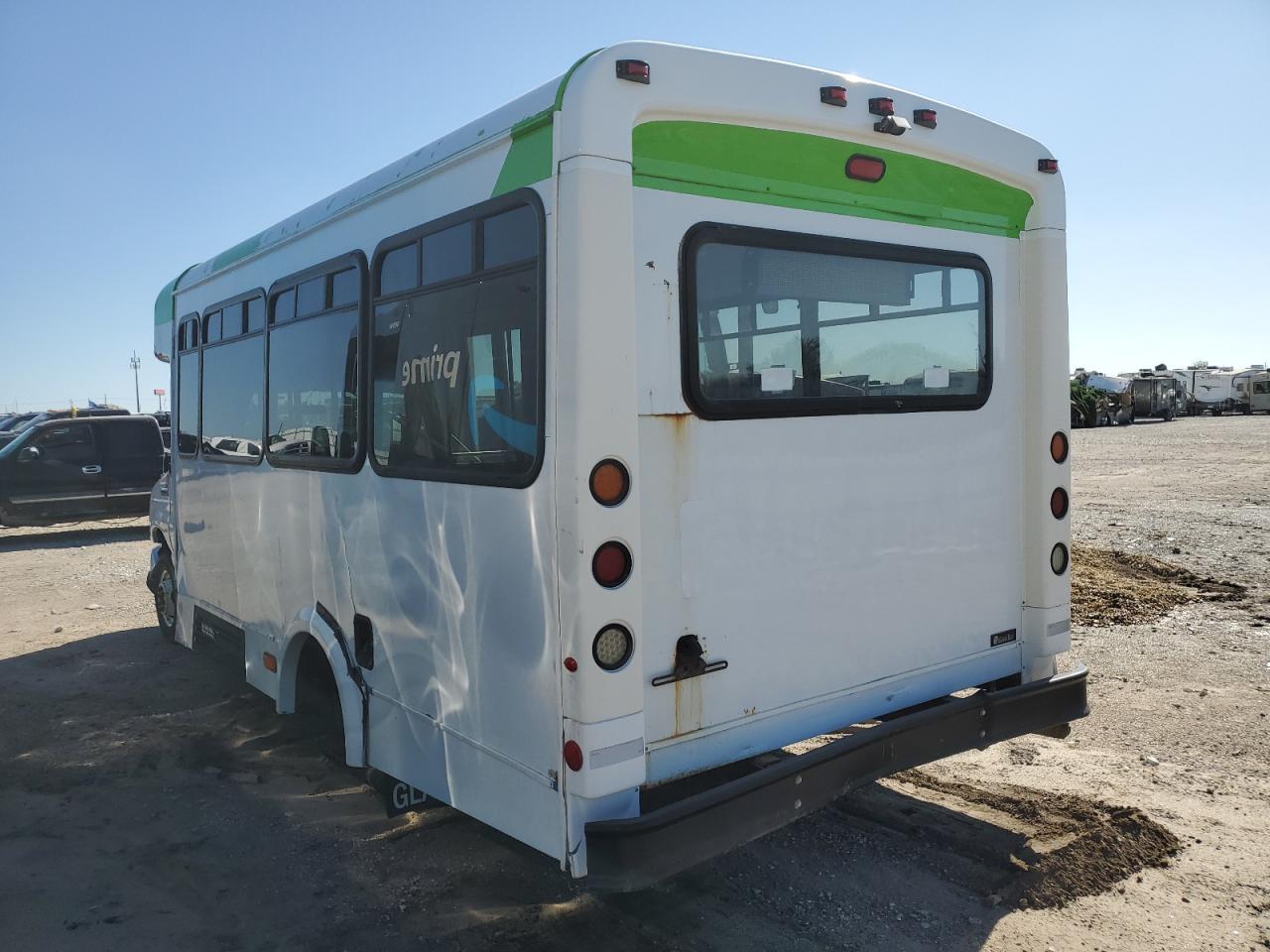 2017 Ford Econoline E450 Super Duty Cutaway Van - Фото 3