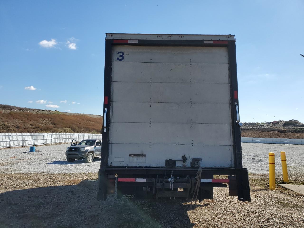 2006 Isuzu Npr Box Truck - Image 6