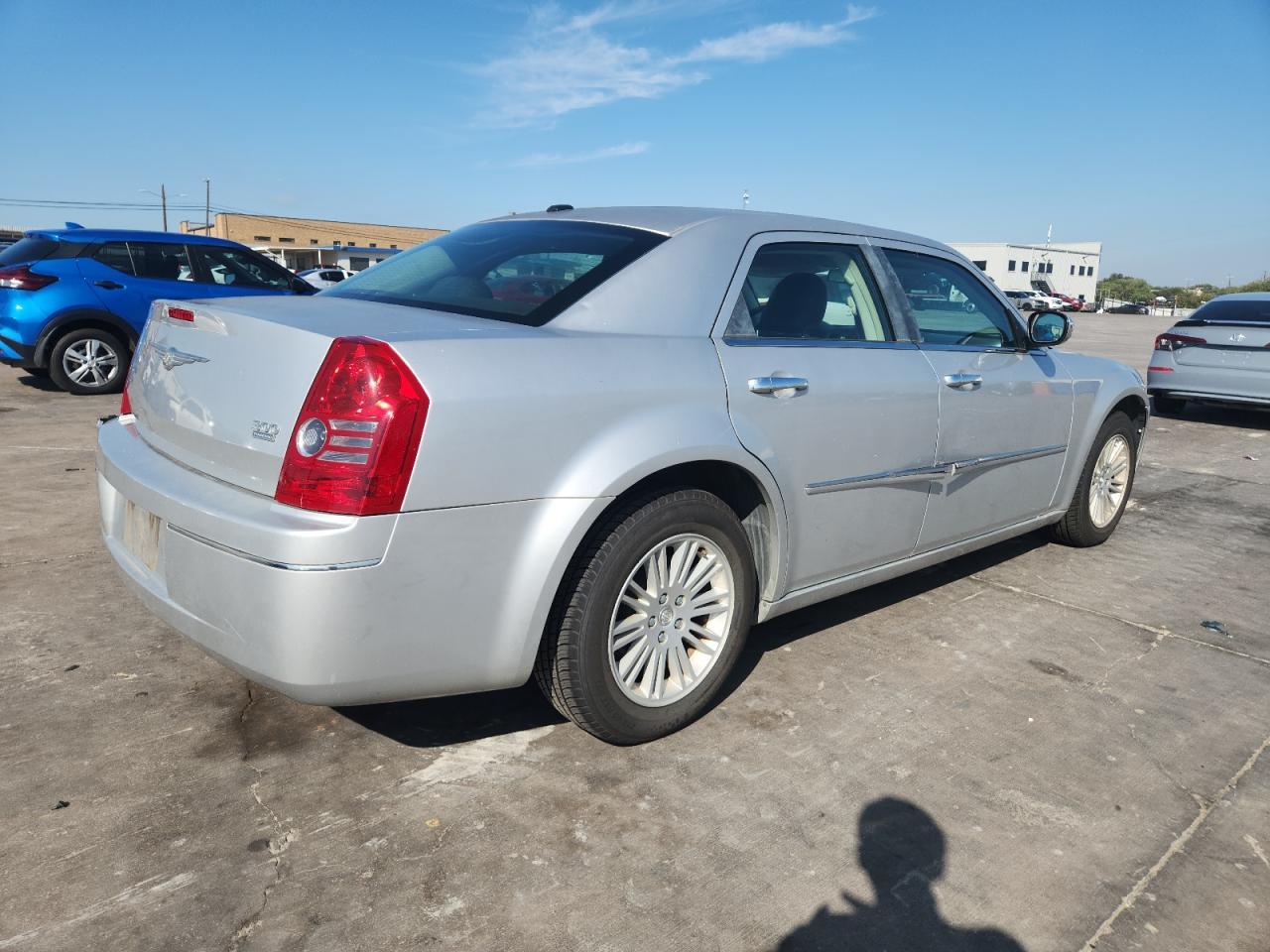 2010 Chrysler 300 Touring - Фото 3