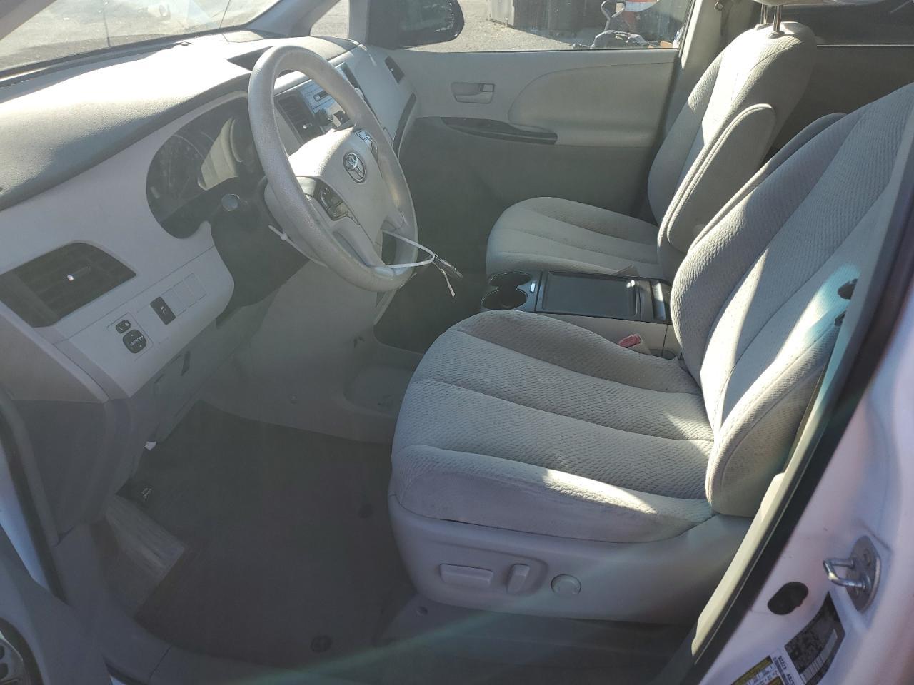 2013 Toyota Sienna Le - Фото 7
