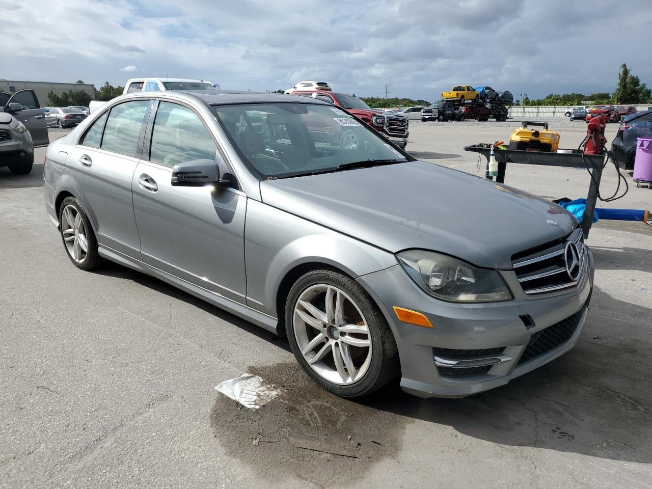 2014 Mercedes-Benz C 250 - Image 4