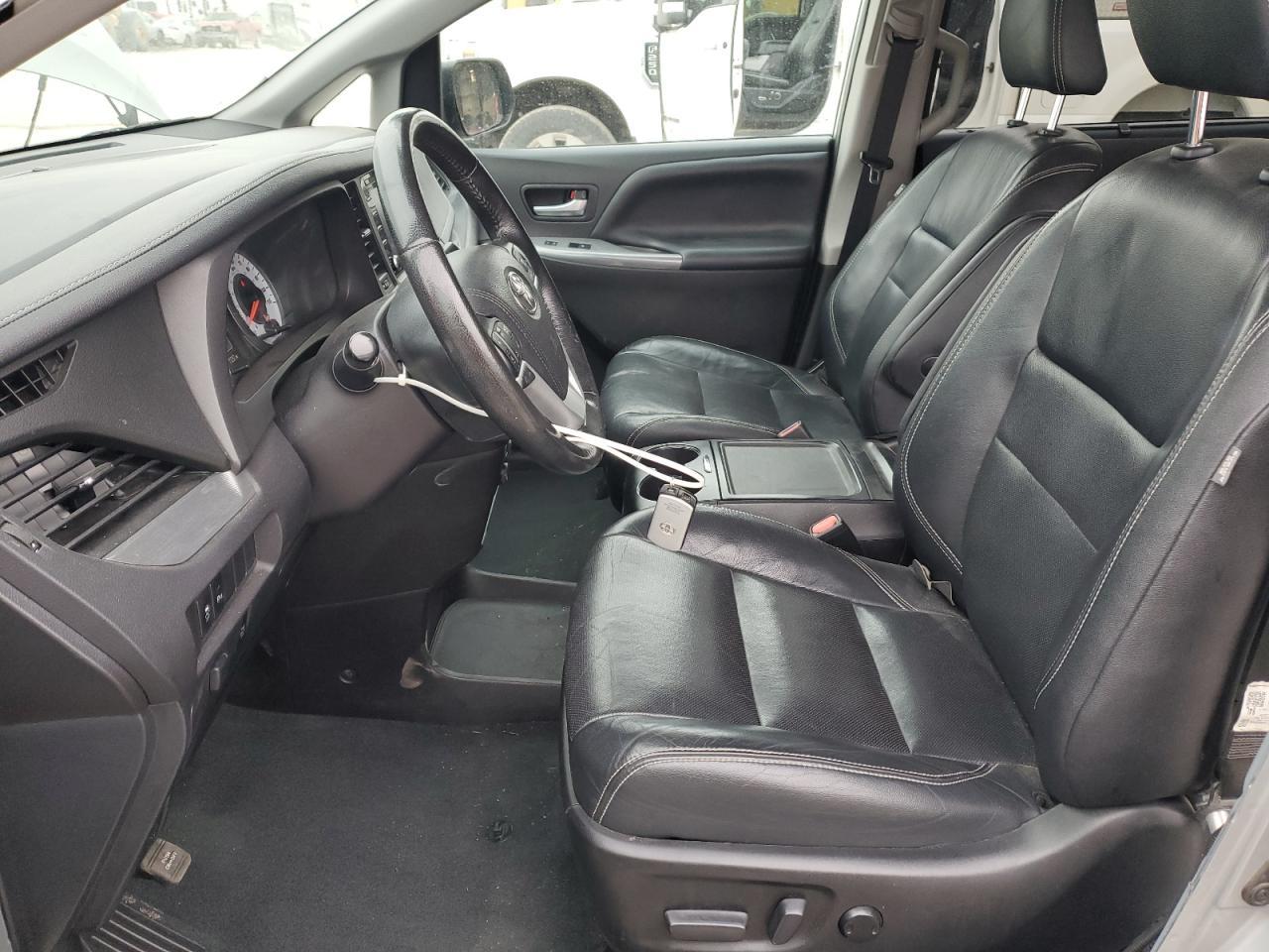 2019 Toyota Sienna Se - Фото 7