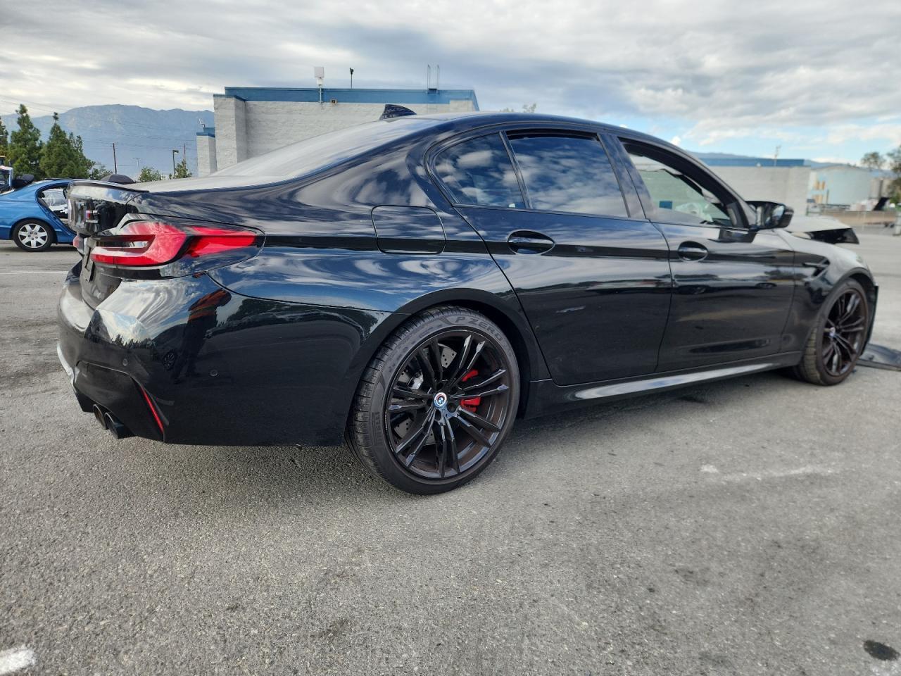 2023 BMW M5 - Фото 3