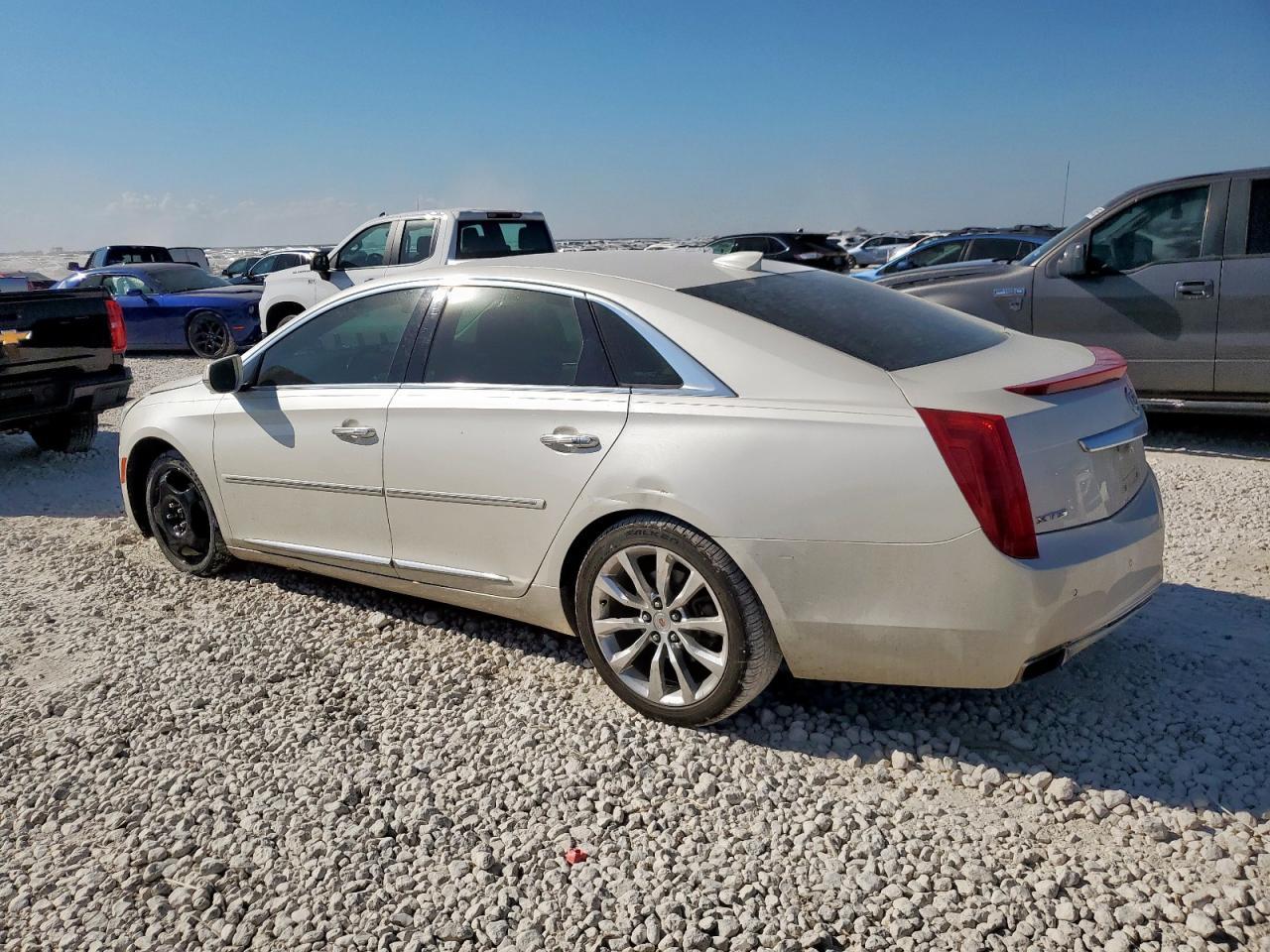 2015 Cadillac Xts Luxury Collection - Image 2