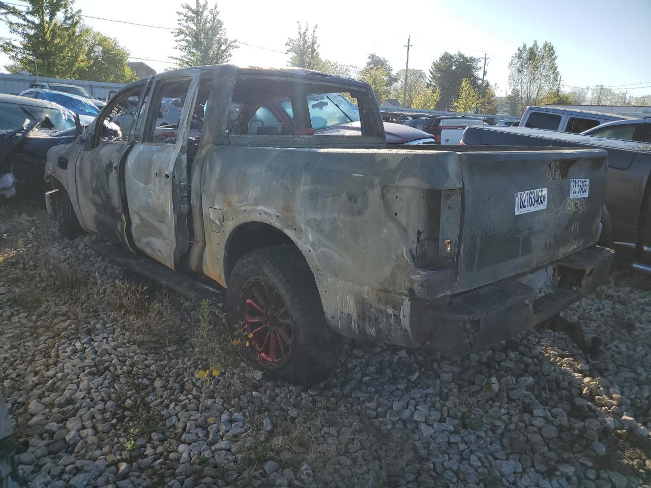 2017 Nissan Titan Sv - Image 2