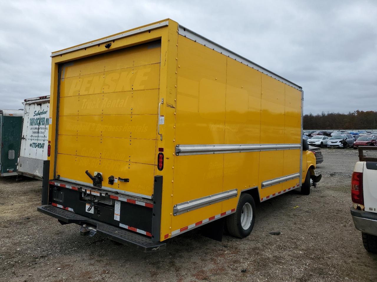 2022 GMC Savana Cut - Box Truck - Image 3