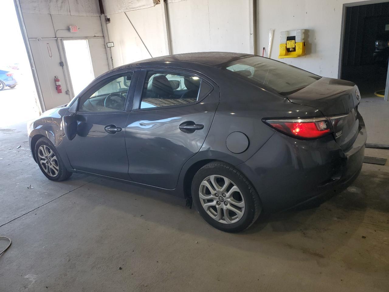 2017 Toyota Yaris Ia - Фото 2